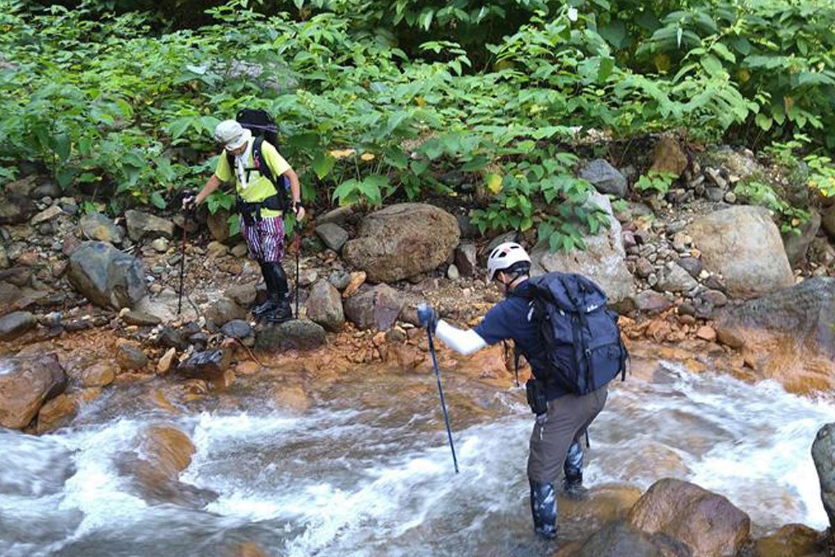 地熱の噴気を調査